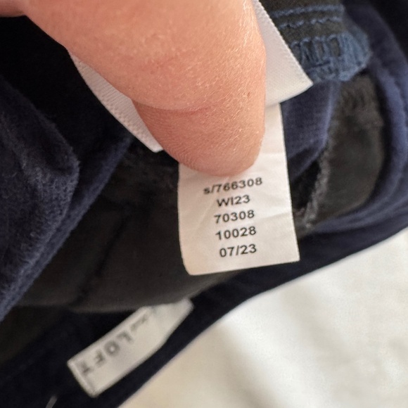 LOFT Women's Velvet Mariner Skinny Pants Deep Space Blue Size 25 Stretch‎ Ankle - Picture 9 of 13